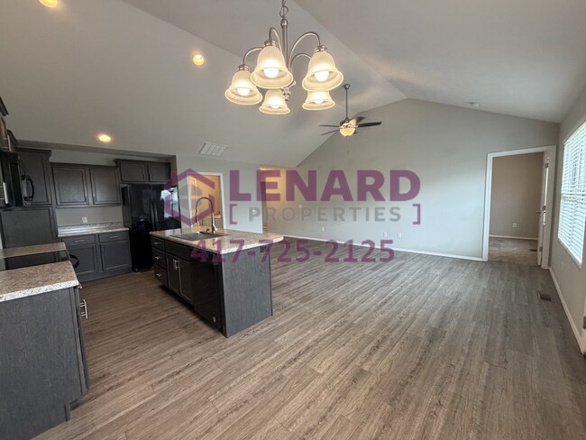 Foto del edificio - 1361 S Lorraine Ave