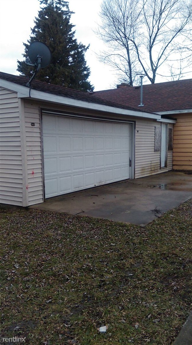 Building Photo - 3 br, 1 bath House - 1857 Mack Rd