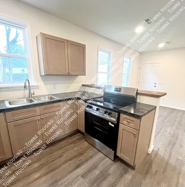 Building Photo - 20 Marion St