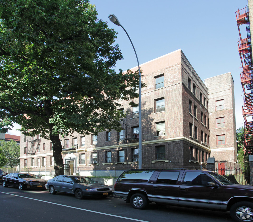 Foto del edificio - 170 New York Avenue