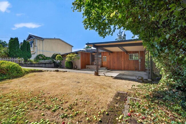 Foto del edificio - Cool Retro Rambler with daylight basement.  3 bedrooms 2 bathrooms. Beautiful West Kent Valley Vi...