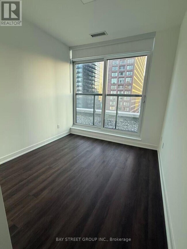 Building Photo - 609 Sherbourne St
