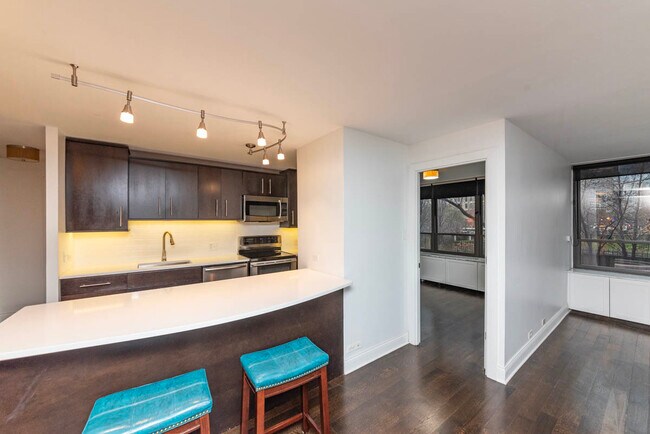 Foto del edificio - 222 E Pearson St