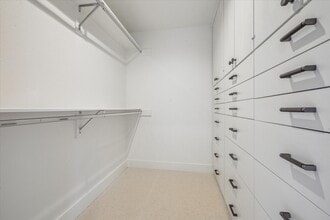 Building Photo - 40 River Hollow Ln