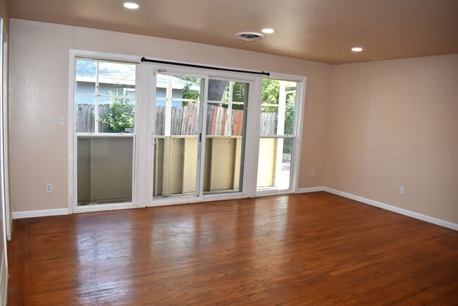 Foto del edificio - Resident Benefit Package Property