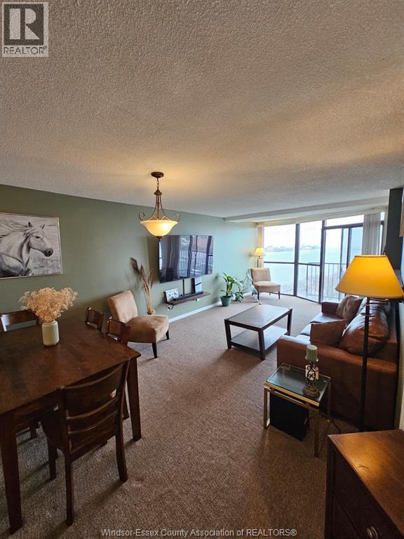 Photo du bâtiment - 515 Riverside Dr W