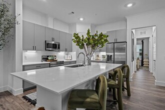 Building Photo - 1664 Hillside Terrace