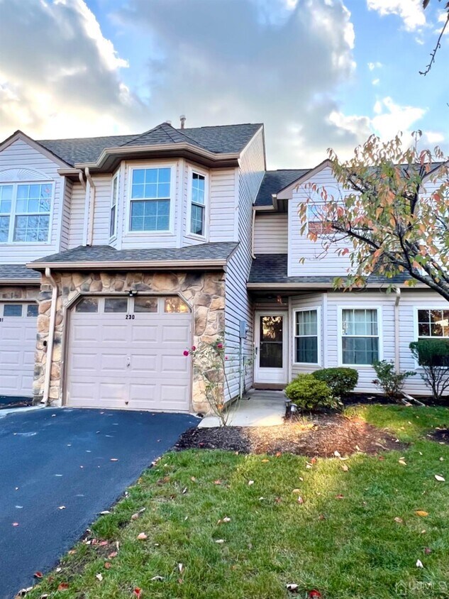 Foto principal - 230 Nebula Rd