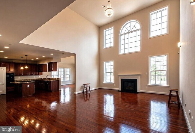 Foto del edificio - 15329 Colonel Tansill Ct