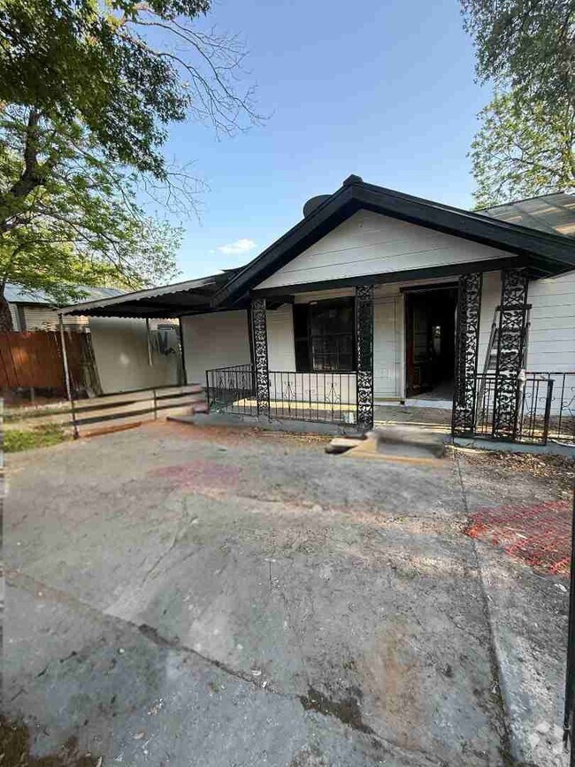 Building Photo - 448 Pace St