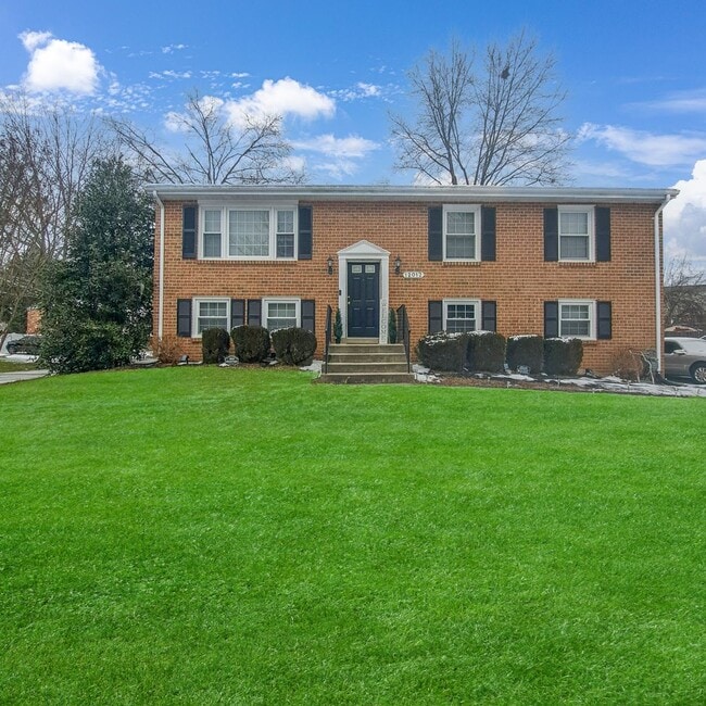 Building Photo - Attractive 4 Bedroom/3 Bath SFH in Clinton...