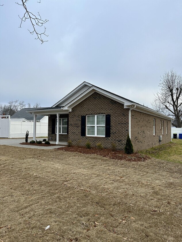 Primary Photo - 708 W Parrish Dr