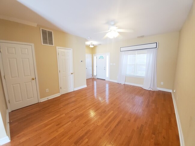 Building Photo - Charming 2 bedroom condo in Pineville !