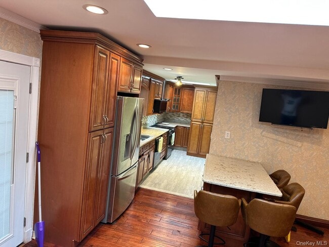 Foto del edificio - 899 Bowling Green Dr
