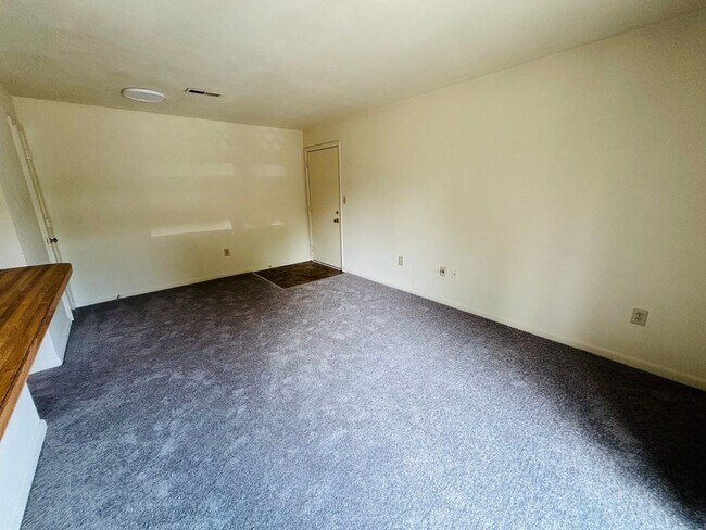 Foto del edificio - 872 Claytor Square