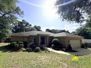 Building Photo - 213 Golf Course Dr