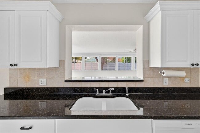 Foto del edificio - 4300 50th Pl S