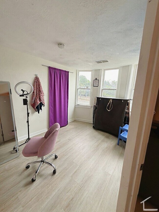 Foto del edificio - Desirable Apartment in Allston