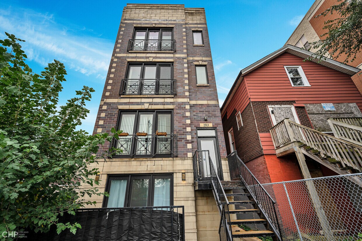 Primary Photo - 2513 W Congress Pkwy
