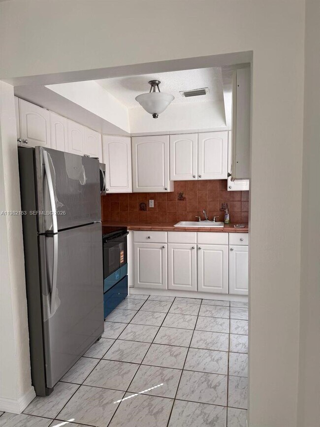 Building Photo - 310 NE 58th St