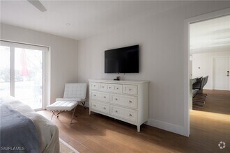 Building Photo - 409 Cypress Way E