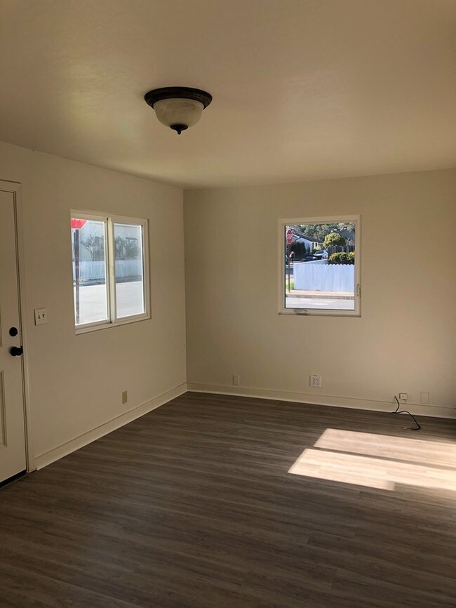 Building Photo - Pacific Grove cottage.