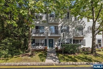 Building Photo - 2191 Kent Ct