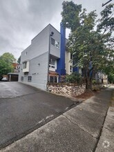 Building Photo - 520 10th Ave E