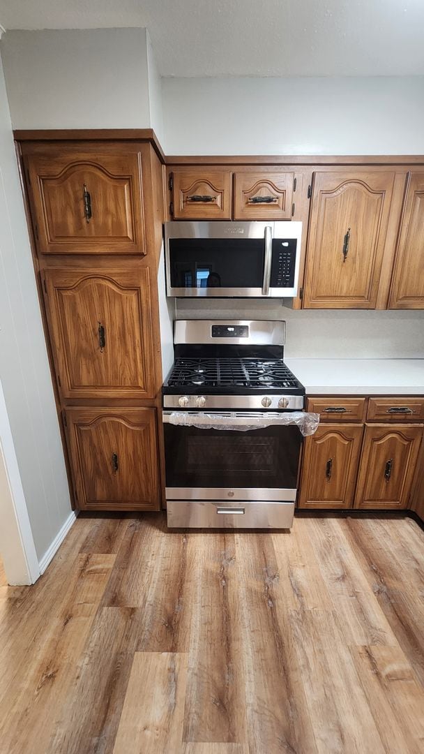 Building Photo - Refurbished - 3 bdrm 1 bath