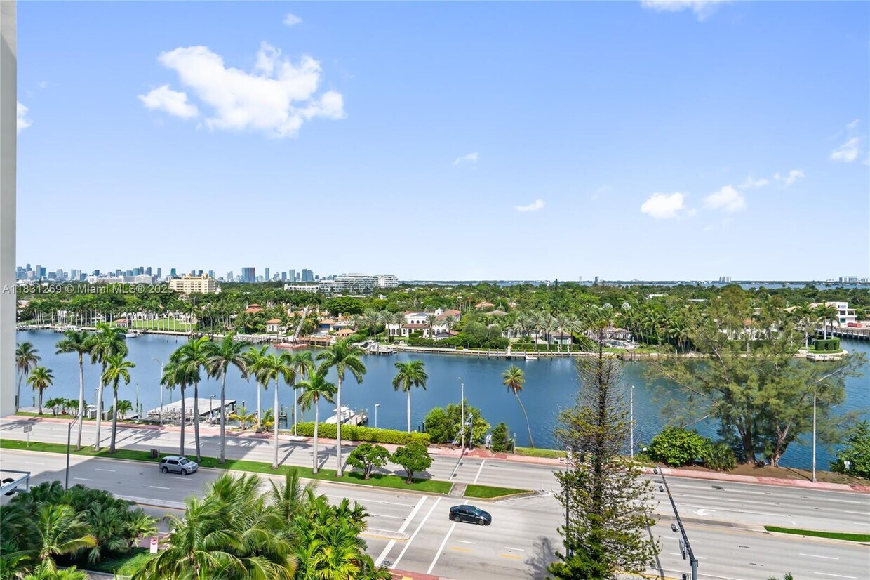 Foto principal - 4925 Collins Ave