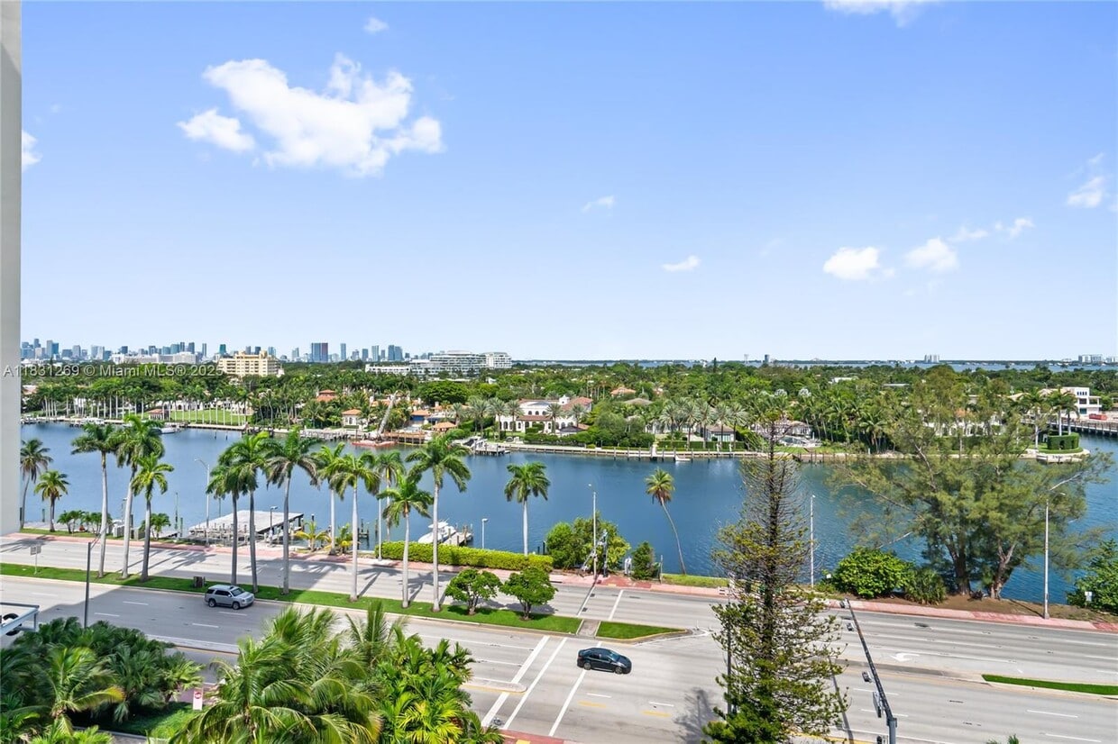 Primary Photo - 4925 Collins Ave