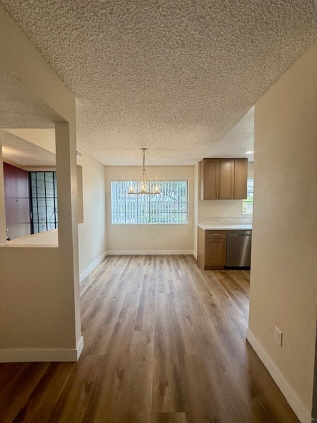 Foto principal - Gorgeous fully remodeled condominium