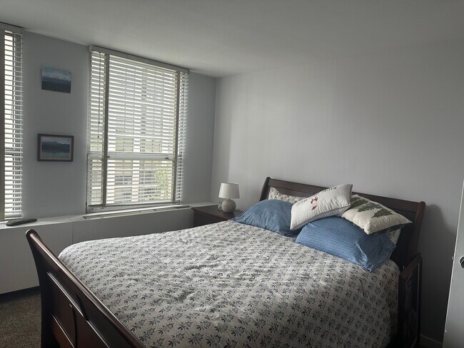 Foto del edificio - 2626 N Lakeview Ave