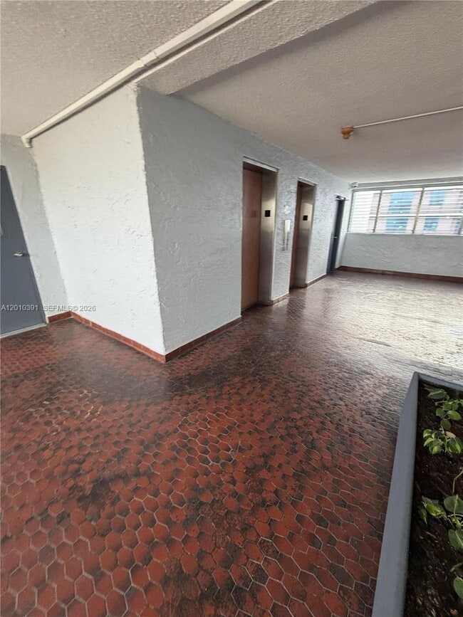 Foto del edificio - 750 NW 43rd Ave