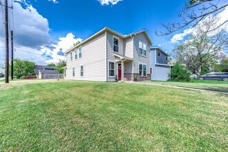 Building Photo - 426 S 4th St