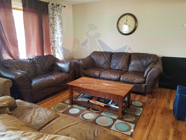 Foto del edificio - 1318 Shield St