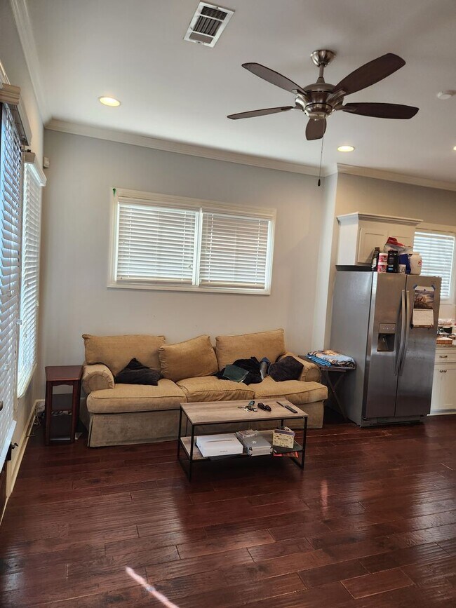 Foto del edificio - 3 bed 3 bath Condo Great Downtown Location