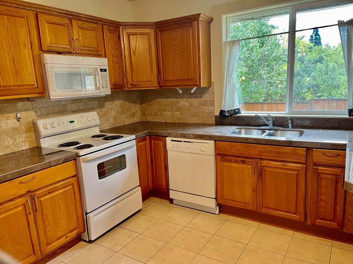 Foto principal - 9657 N Leonard St