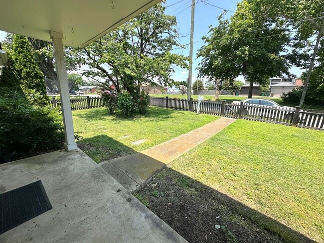 Foto del edificio - Cleveland Park Renovation!  Walking Distance to Everything! Jetted Shower - Fully Fenced - Garage...
