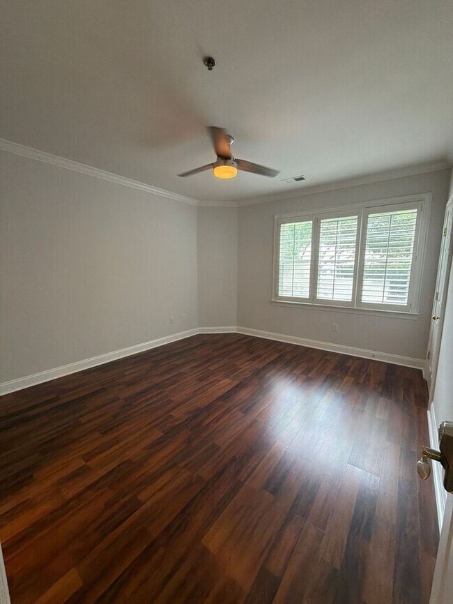 Foto del edificio - T.R. Lawing Realty Property