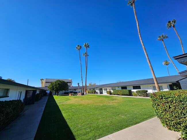 Building Photo - Town & Country Apartments