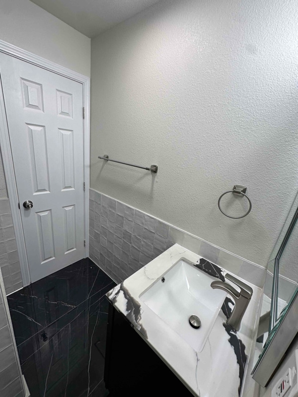 Building Photo - 1211 Center Ln