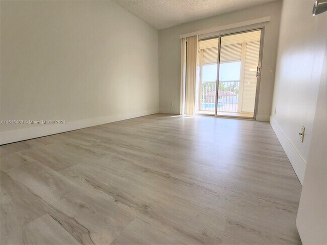 Foto del edificio - 13455 SW 3rd St