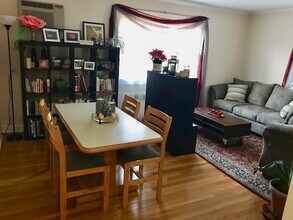 Building Photo - 877 Farmington Ave