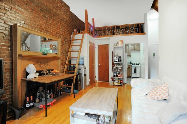 Building Photo - 345 W 87th St