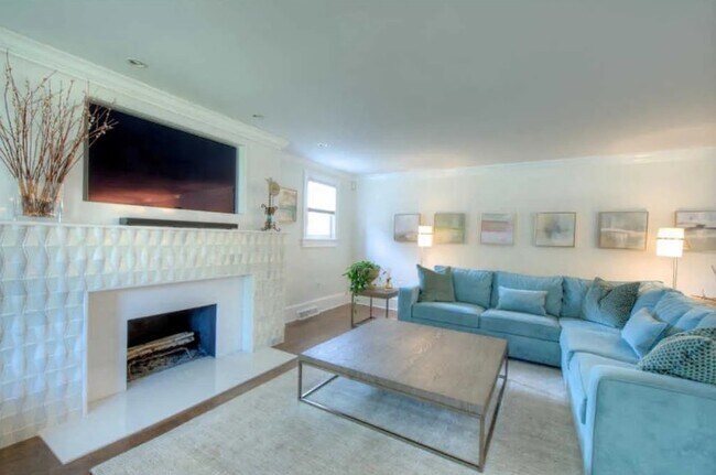 Foto del edificio - 105 W Harrison Ave
