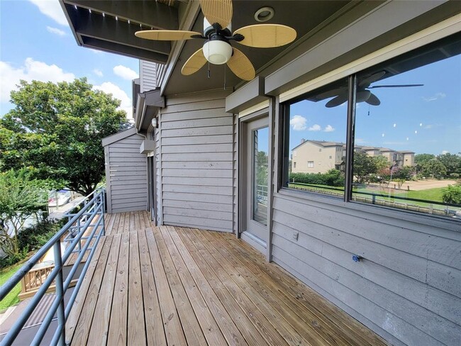 Foto del edificio - 18309 Sandy Cove Dr