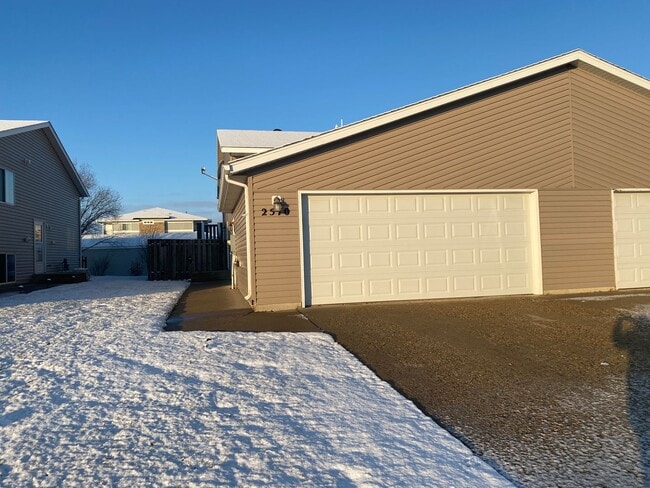 Building Photo - 3 Bedroom Twinhome near the New Sandford Hospital!!