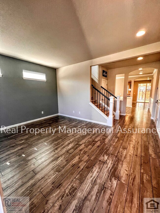 Building Photo - Live Large In Tigard!  Spacious 5BR / 3.0 ...