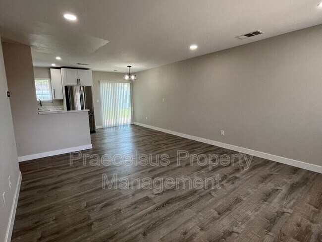 Foto del edificio - 5741 Calle Sal Si Puedes